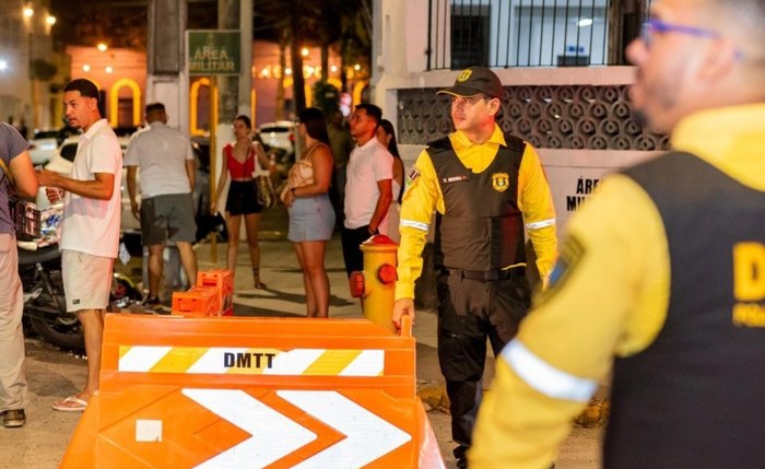 Agentes do DMTT atuam no entorno dos polos juninos para orientar motoristas e pedestres