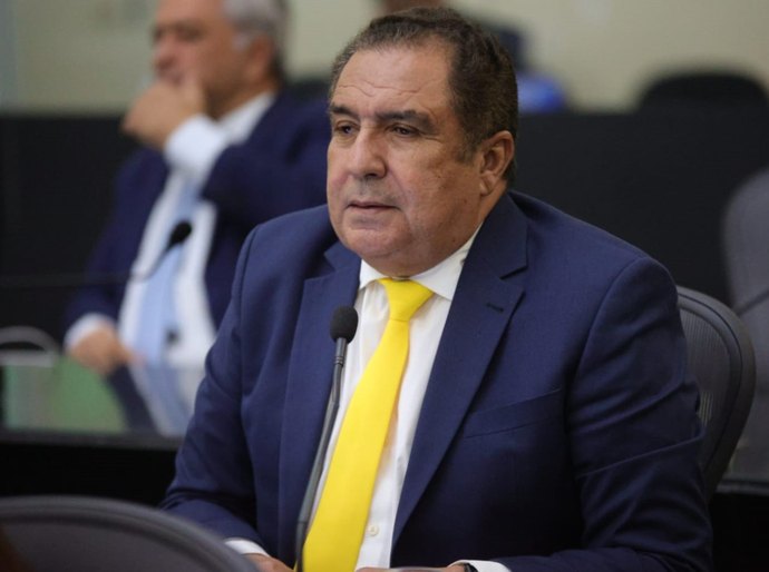 Inácio Loiola homenageia Senador Rui Palmeira pelos 43 anos de emancipação política