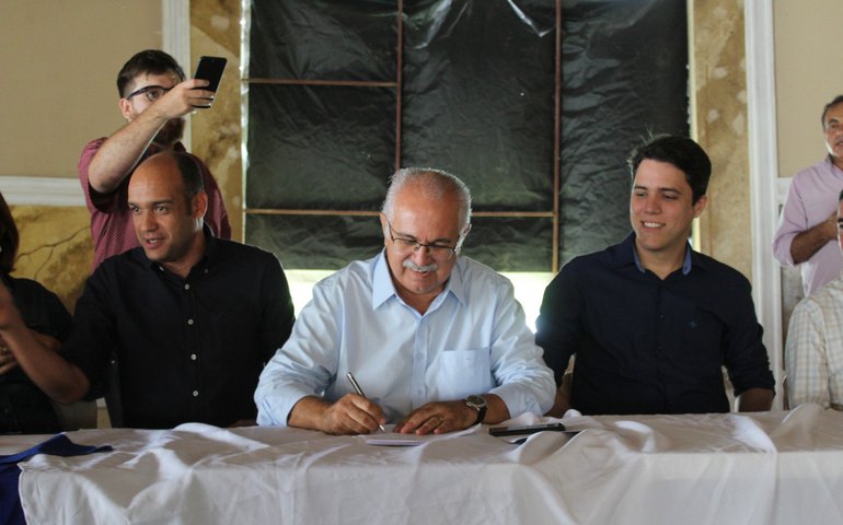 Prefeito sanciona lei que liquida dívidas dos agricultores e autoriza abertura de novo crédito