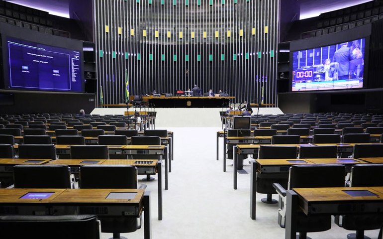 Centrão recebe cargos e vota alinhado ao Planalto