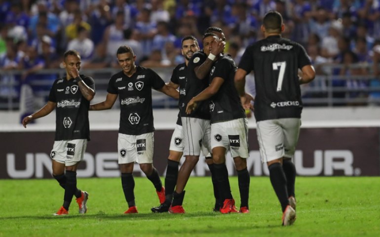 Botafogo encerra Taça Guanabara com goleada de 4 a 0 contra o Macaé no Engenhão