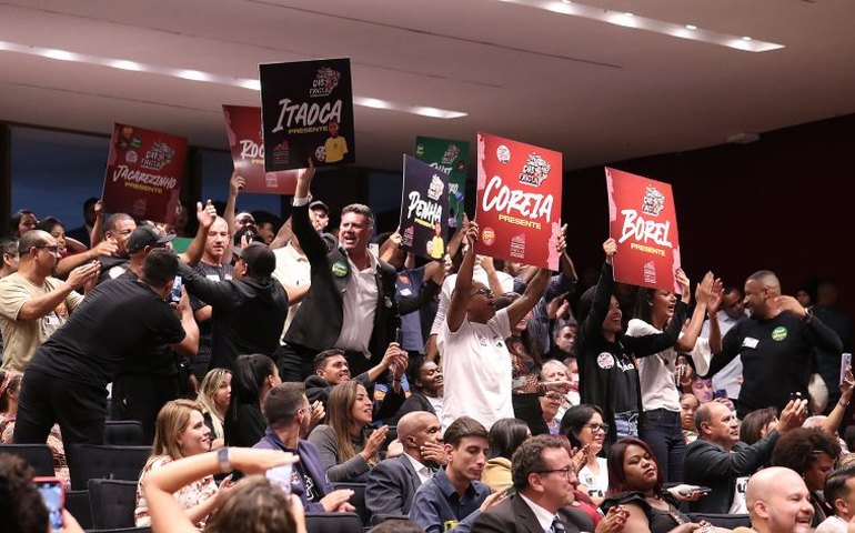 Deputados lançam frente com 201 parlamentares em defesa das favelas
