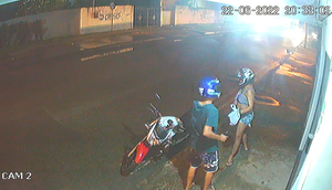 Mulher tem moto roubada na porta de casa em Aracaju