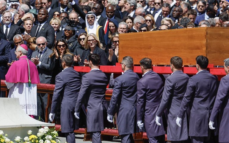 Papa Francisco é sepultado em Roma