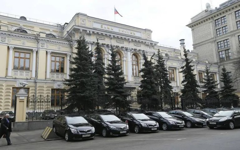 BC da Rússia reduz taxa de juros em 300 pontos-base, a 14%