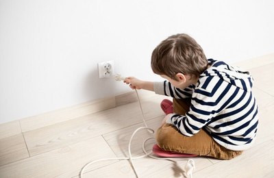 Dia das Crianças: confira dicas importantes para garantir a segurança dos pequenos com a energia elétrica