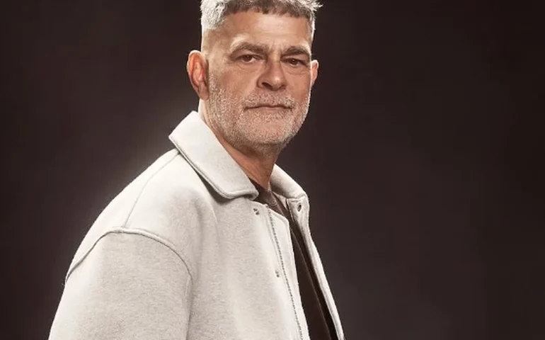No ar em ‘Três Graças’, Eduardo Moscovis diz viver sua melhor fase aos 57 anos após retomar autocuidado e perder 15 kg