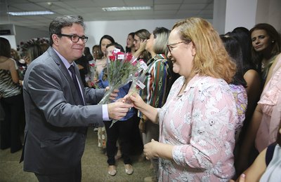 Presidência do Tribunal homenageia mães do Judiciário