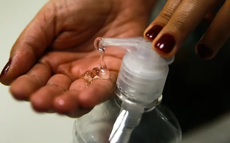 Álcool 70 e 46,2: qual é a diferença entre eles? Entenda