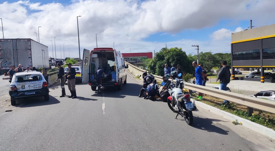 Duas pessoas ficam feridas após acidente envolvendo quatro veículos na Zona Sul de Aracaju