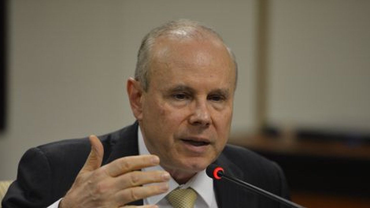 Mantega diz que ‘não dá para falar’ em recessão