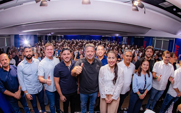 Sem Alfredo e JHC, Lira quis mostrar força ao reunir prefeitos e lideranças políticas