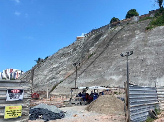 Obras de contenção de encostas avançam no Vale do Reginaldo e Grota Santa Helena