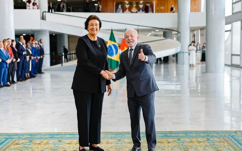 “Brasil acompanha com entusiasmo o novo ciclo de crescimento do Suriname”, declara Lula em visita da presidenta Jennifer Geerlings-Simons