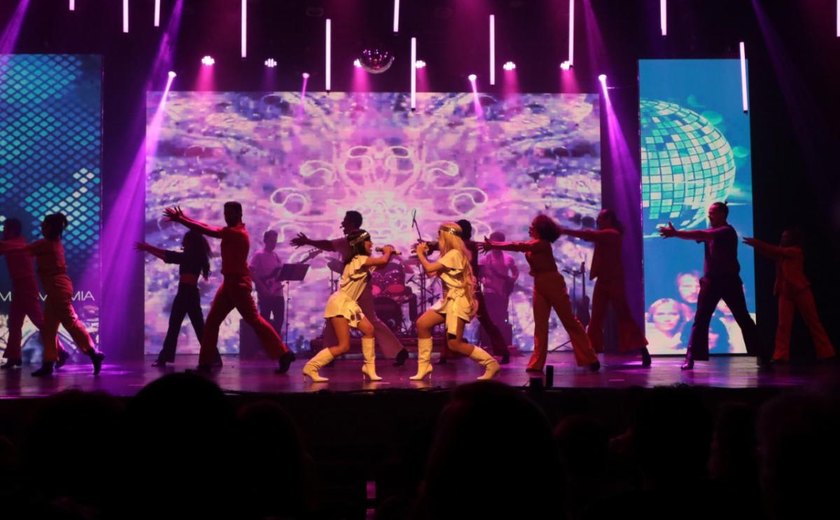 Musical “Embalos de Sábado à Noite” é atração em Maceió, em março