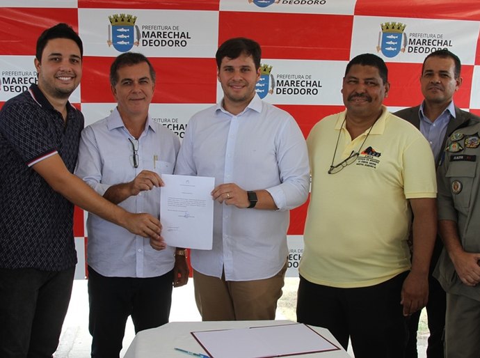 Prefeito Cláudio Filho assina ordem de serviço da Base Comunitária da PM