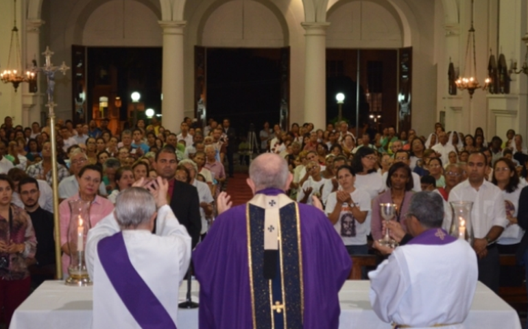 Missas e procissões celebram a Semana Santa em Maceió