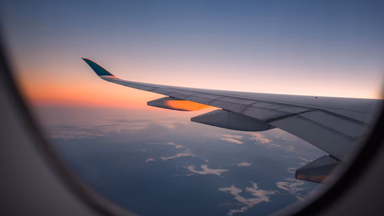 Anac quer saber de empresas aéreas se preço das passagens caíram após cobrança por bagagem de mão