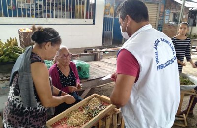 Vigilância promove ações de combate à dengue, zika e chikungunya em mercados públicos de Maceió