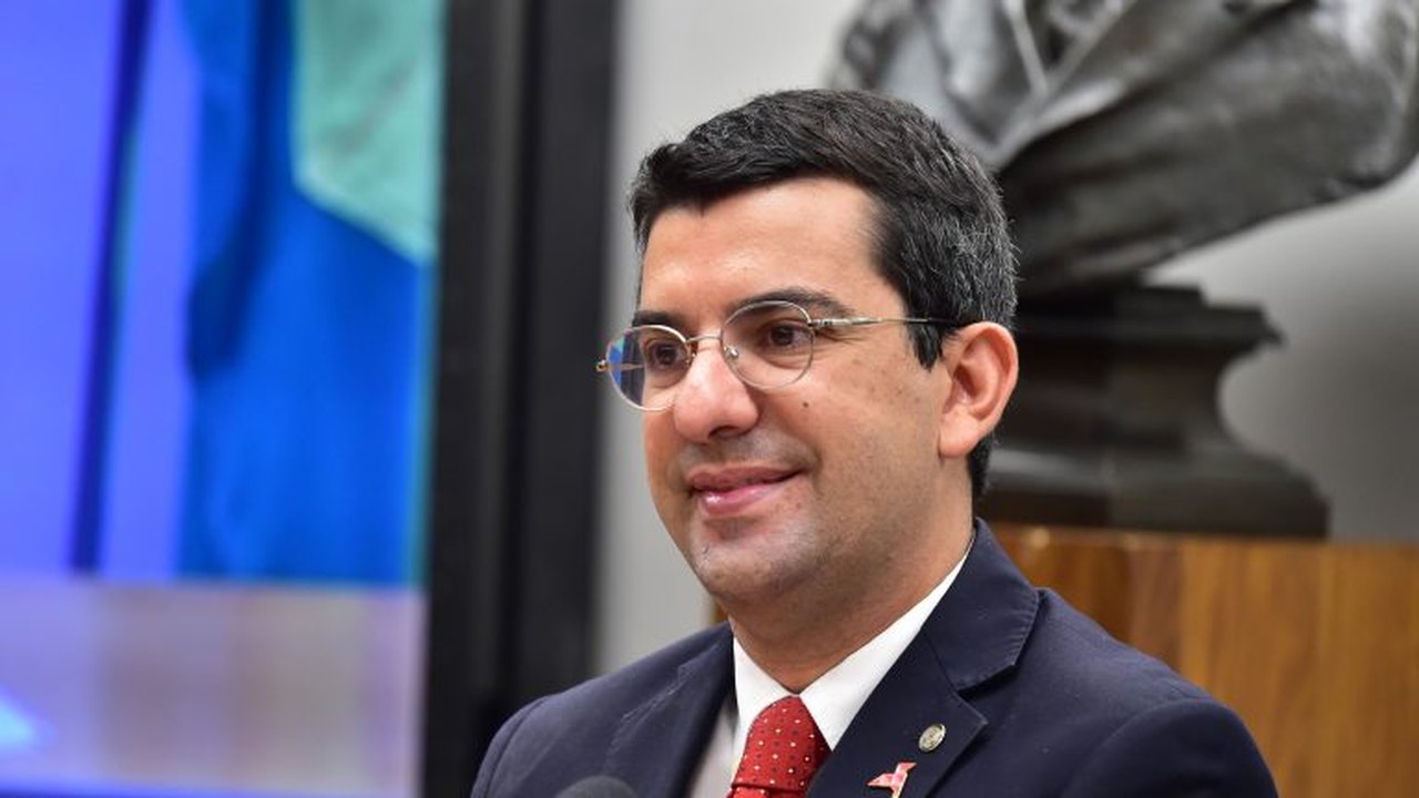 Deputado Marcelo Queiroz volta a ser alvo da PF em investigação sobre castração de animais