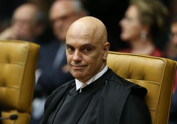 Plateia grita em apoio a Alexandre de Moraes antes do desfile em Brasília