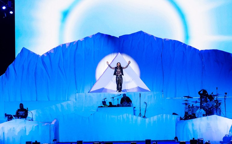 Matuê leva hits, experimentações e teatralidade ao The Town