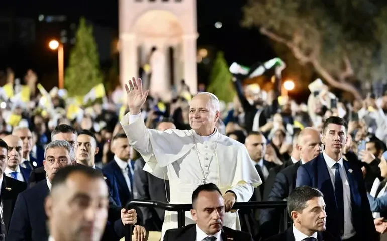 Papa se encontra com milhares de jovens em cidade no Líbano