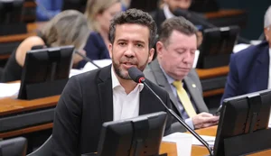 Janones disse que irá torcer para Neymar trazer o hexa