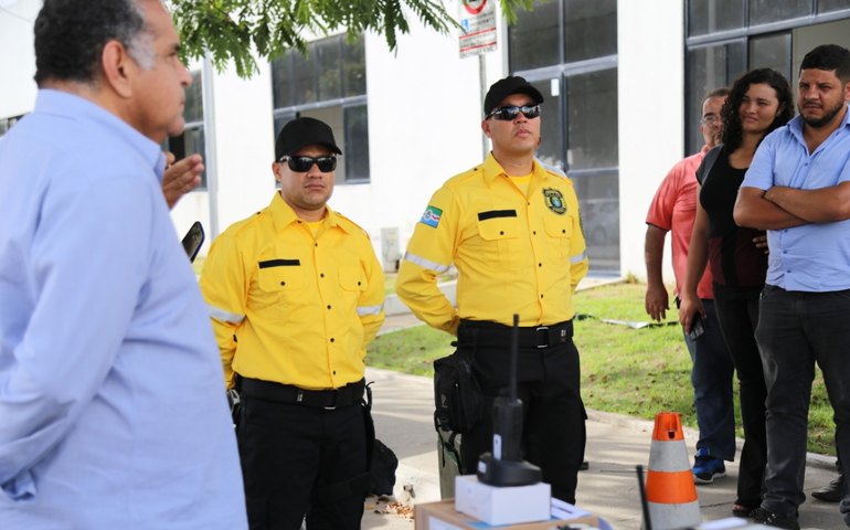 Novo fardamento da SMTT apresentado ao prefeito terá o brasão de Arapiraca