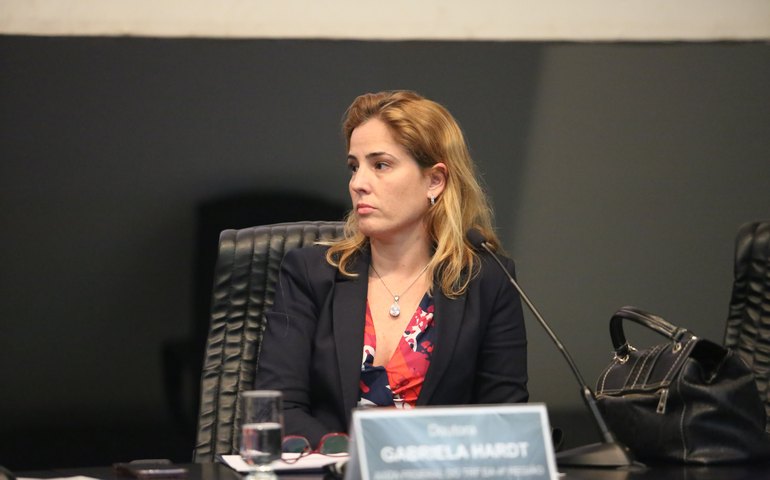 Comissão da Câmara aprova convite para ouvir juíza Gabriela Hardt e seu pai