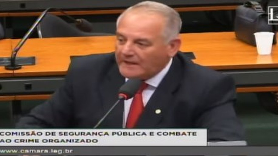 O ridículo discurso de Carimbão