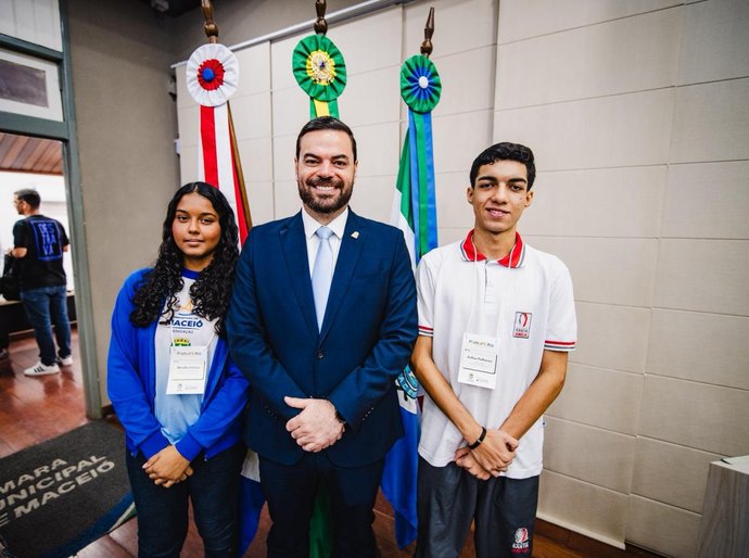 Plenarinho elege presidente e vice entre estudantes selecionados para dia de vereador