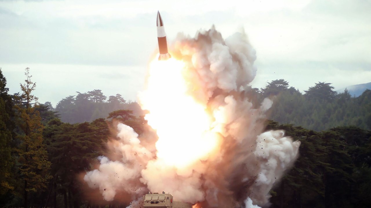 Revista militar destaca sistema de mísseis multipropósito Bulsae-4 da Coreia do Norte