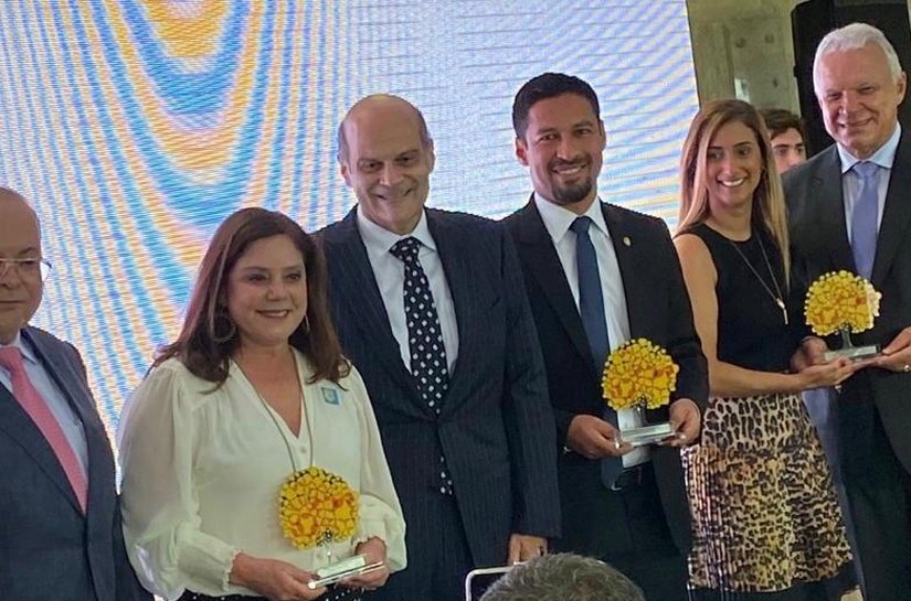 Rodrigo Cunha é premiado em comenda sobre Direitos Humanos do Governo do DF
