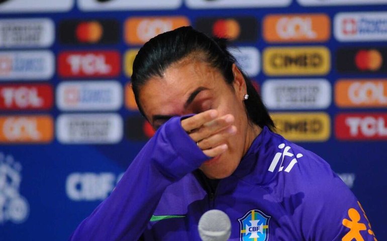Marta repensa aposentadoria da seleção brasileira após anúncio de Copa do Mundo no Brasil