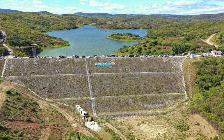 Distrito no Ceará espera água do São Francisco para iniciar plantio