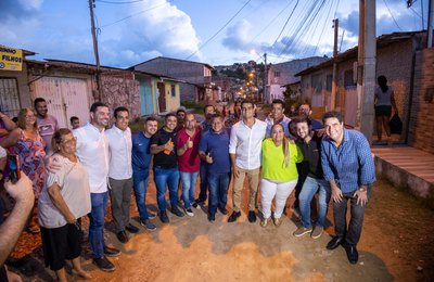 Prefeito JHC autoriza obras de drenagem e pavimentação em 18 ruas de Riacho Doce 