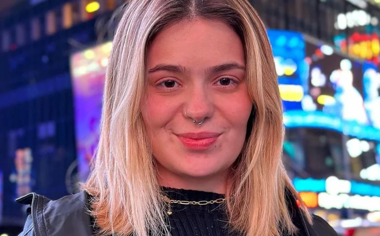 Viih Tube rebate críticas ao voltar a falar de ganho de peso e desabafa: 'Não me sinto bonita'