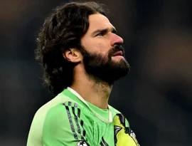 Alisson desfalca Liverpool na Champions por desconforto muscular e seleção fica em alerta