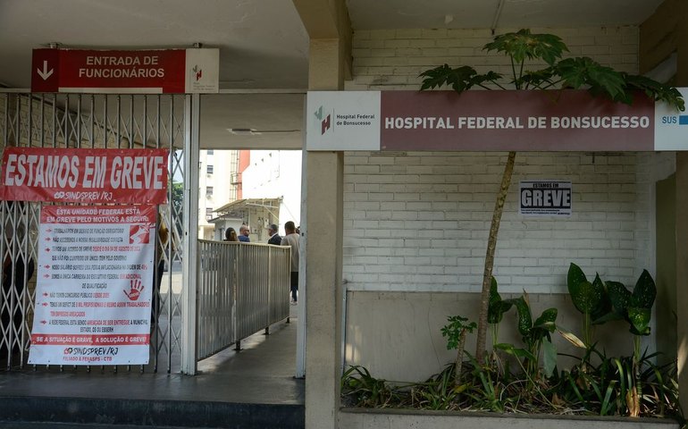 No Rio, servidores da saúde fazem ato para marcar três meses de greve