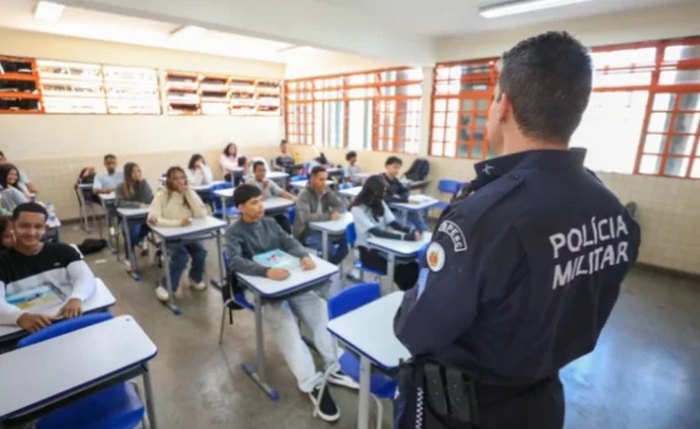 Municípios usam recursos do Fundeb pagar salários de militares que atuam em escolas militarizadas