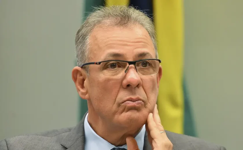 Comissão de Ética pune ex-ministro de Bolsonaro por caso das joias sauditas