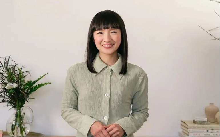Marie Kondo, guru da organização, diz que sua casa está mais bagunçada