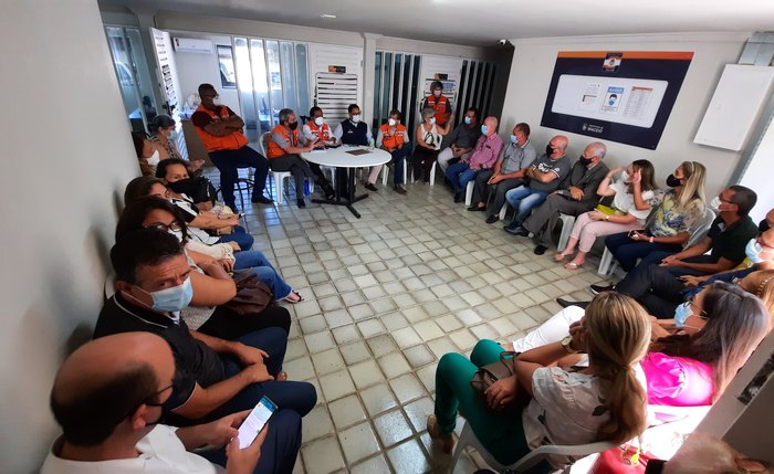 Moradores solicitaram informações sobre o tremor ocorrido no bairro do Pinheiro na última semana