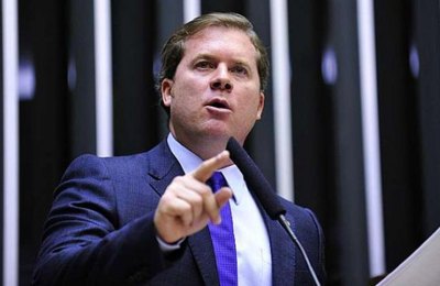 Ministro do Turismo recebe Comenda Governador Afrânio Lages