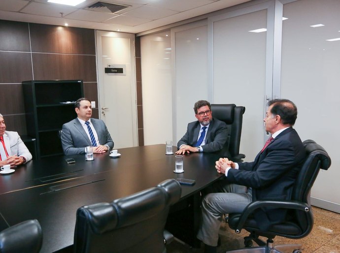 Vice-presidente do TJAL recebe diretores da Organização Arnon de Mello