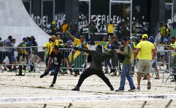 Atos de vandalismo e terrorismo praticados em Brasília, em janeiro, por bolsonaristas extremistas
