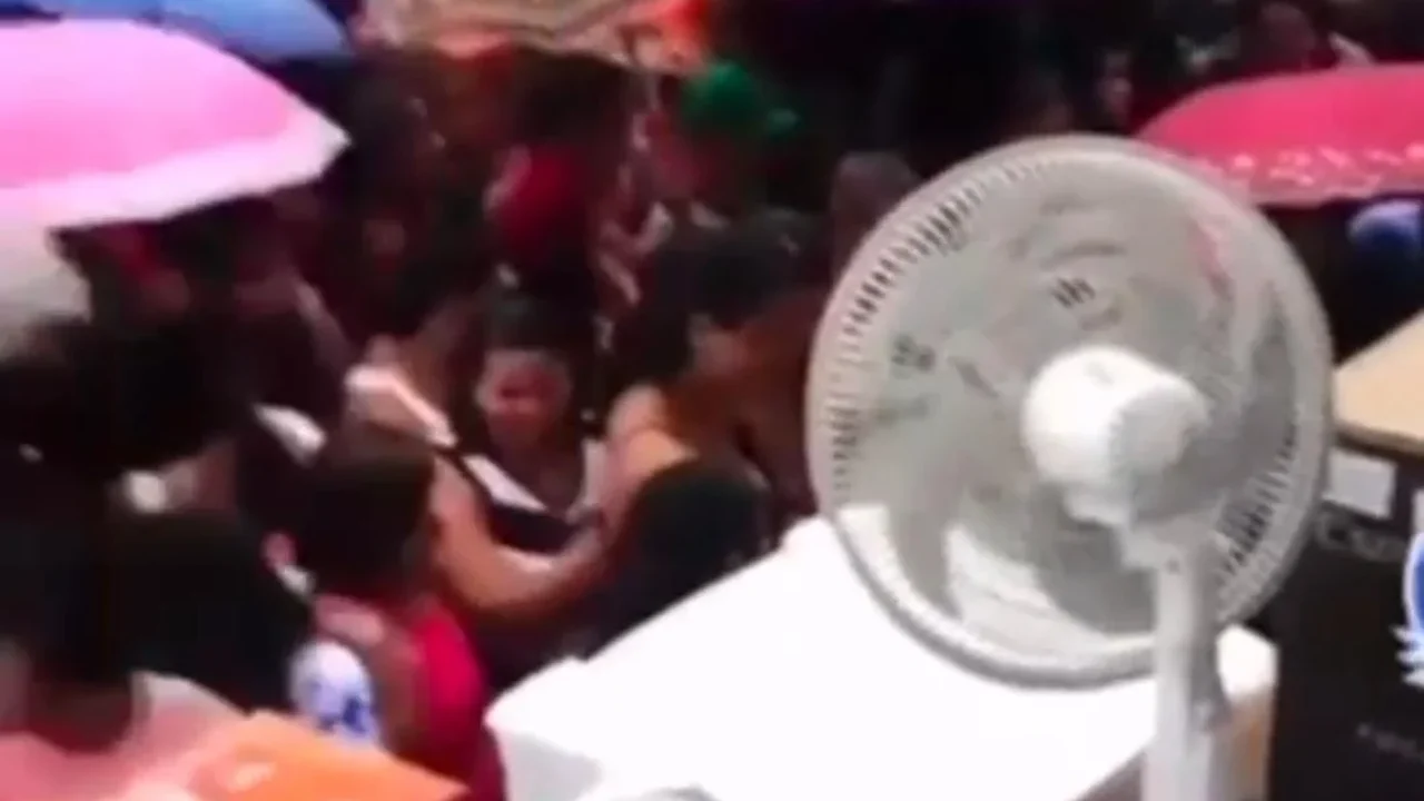 Entre televisores, air fryer e dinheiro, aliados de JHC tentam fazer público aparecer com bingo no interior