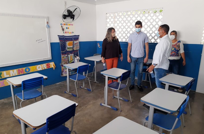 Comissão de Educação da Câmara visita escolas e avalia condições para retorno das aulas