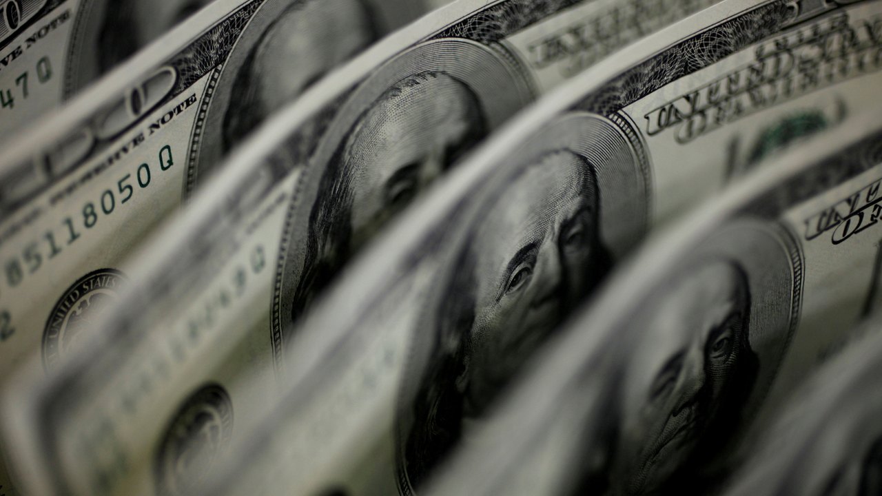 Dólar fecha em alta a R$ 5,11, enquanto bolsa recua em meio a tensões globais